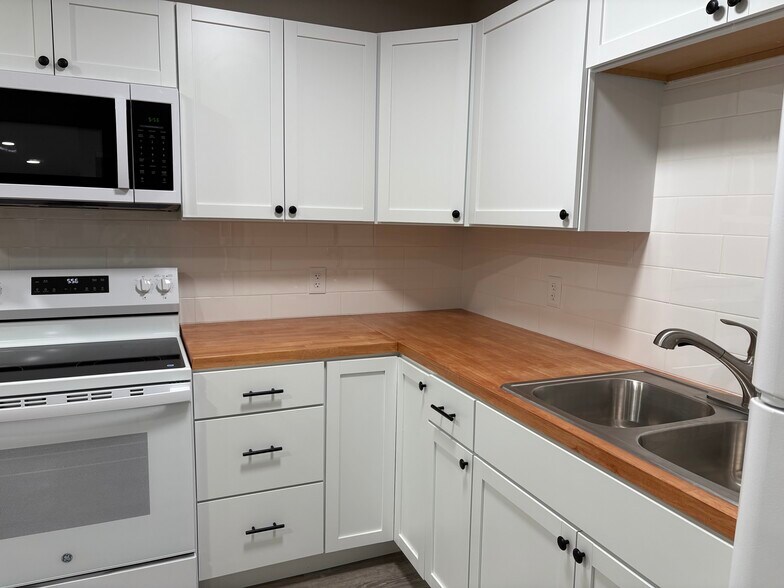 Building Photo - 1809 Sawmill Pl