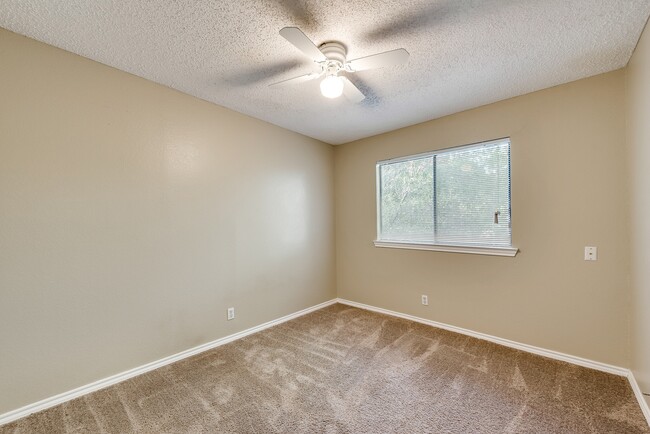 Building Photo - $2075 Lancaster: Spacious Living with Upst...