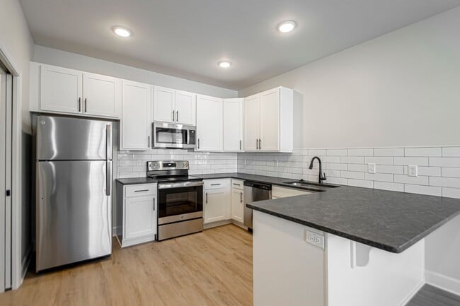 Building Photo - 1 Bed 1.5 Bath Luxury Energy Efficient Tow...