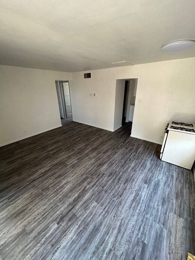 Building Photo - 2 bedroom with AC