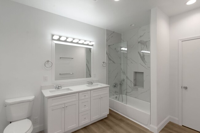 Building Photo - Your New Home Awaits!