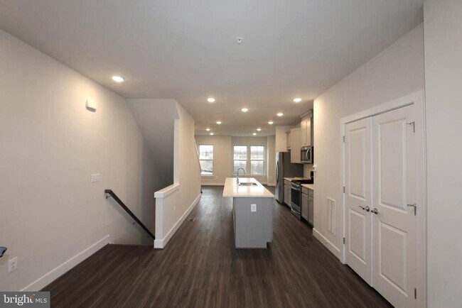 Building Photo - 9 Morrison Dr