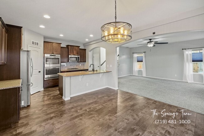 Building Photo - STUNNING 4BD HOME w/ NO ELECTRIC BILL! - Security Deposit Waiver Available