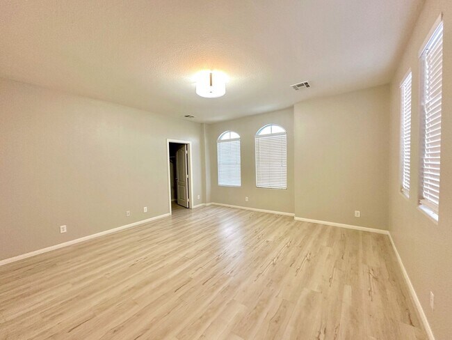 Building Photo - Available For viewing May 1, 2026. Beautiful SW Las Vegas Home. 4 Beds 2.5 Bath.