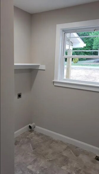 Building Photo - 6821 Ingleside Dr