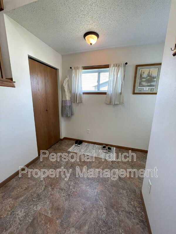 Building Photo - 2520 5th St W