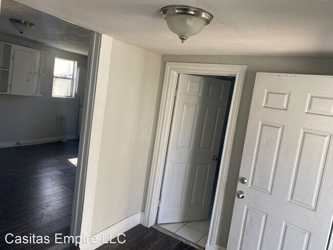 Building Photo - 1 br, 1 bath House - 7404  Navigation Blvd...