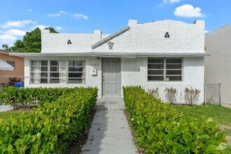 Building Photo - 3645 SW 25th Ter