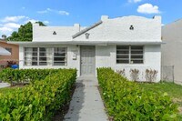 Building Photo - 3645 SW 25th Ter