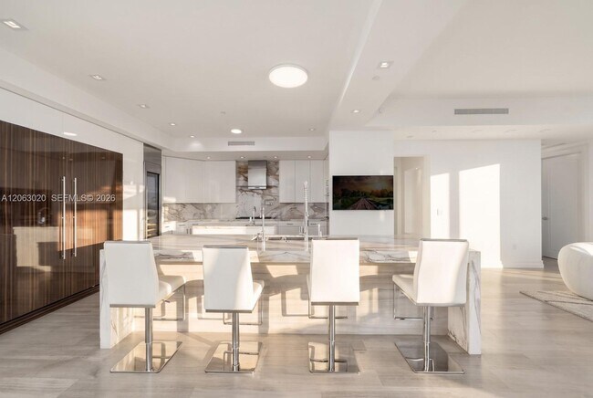 Building Photo - 17749 Collins Ave