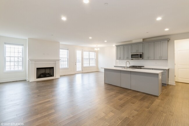 Building Photo - 738 Derby Ln