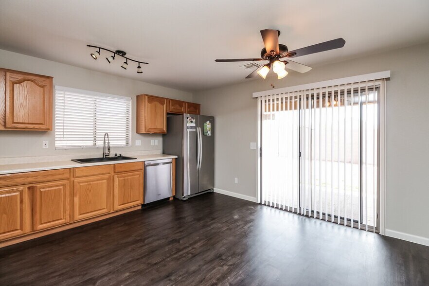Building Photo - 151 S Parkwood