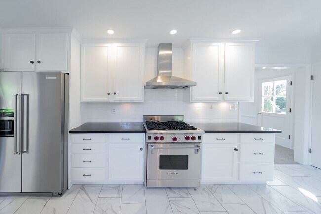 Building Photo - Newly Remodel Home in West Hills!