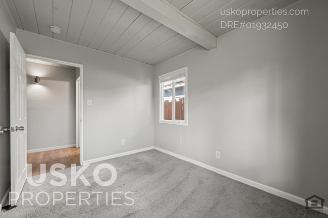 Building Photo - "Charming 3-Bed with Full Bath in Sacramento – Cozy 1093 Sq Ft Home Awaits!"