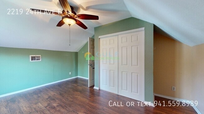 Building Photo - 2219 24th Ave E