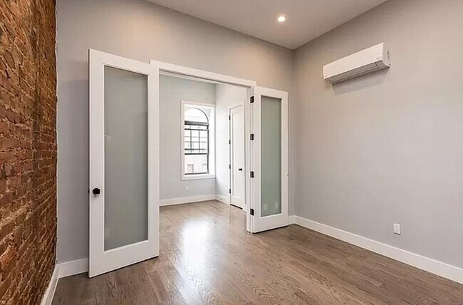 Building Photo - 360 Palmetto St