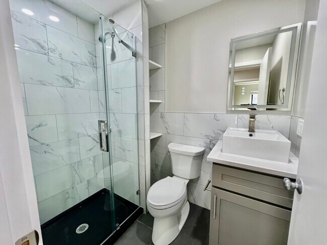 Building Photo - 1661-1663 Washington St. Unit 203