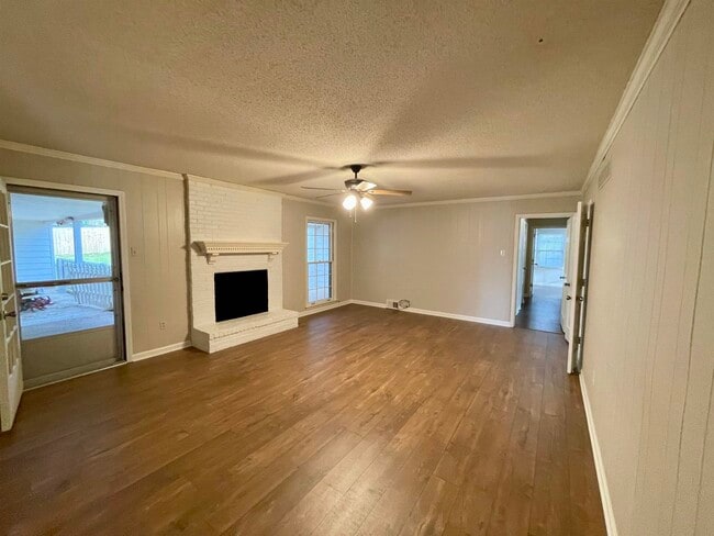 Building Photo - 2420 Stratfield Dr