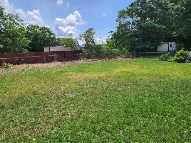 Building Photo - 3034 Lansing Ave