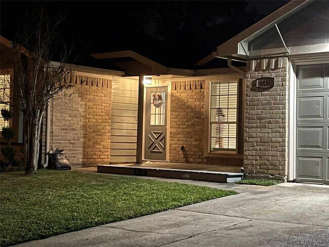 Building Photo - 9838 Golden Eagle St
