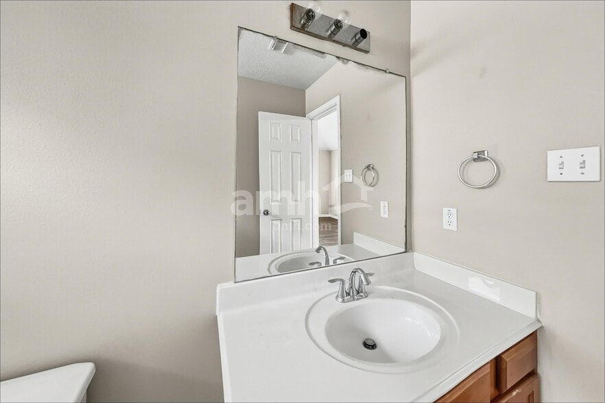 Building Photo - 15822 Parmley Creek Ct