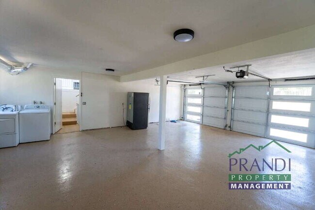 Building Photo - 645 Fawn Dr