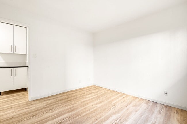 Building Photo - Secluded Rockridge 2BD | Parking Included | Near BART, Shops & Dining