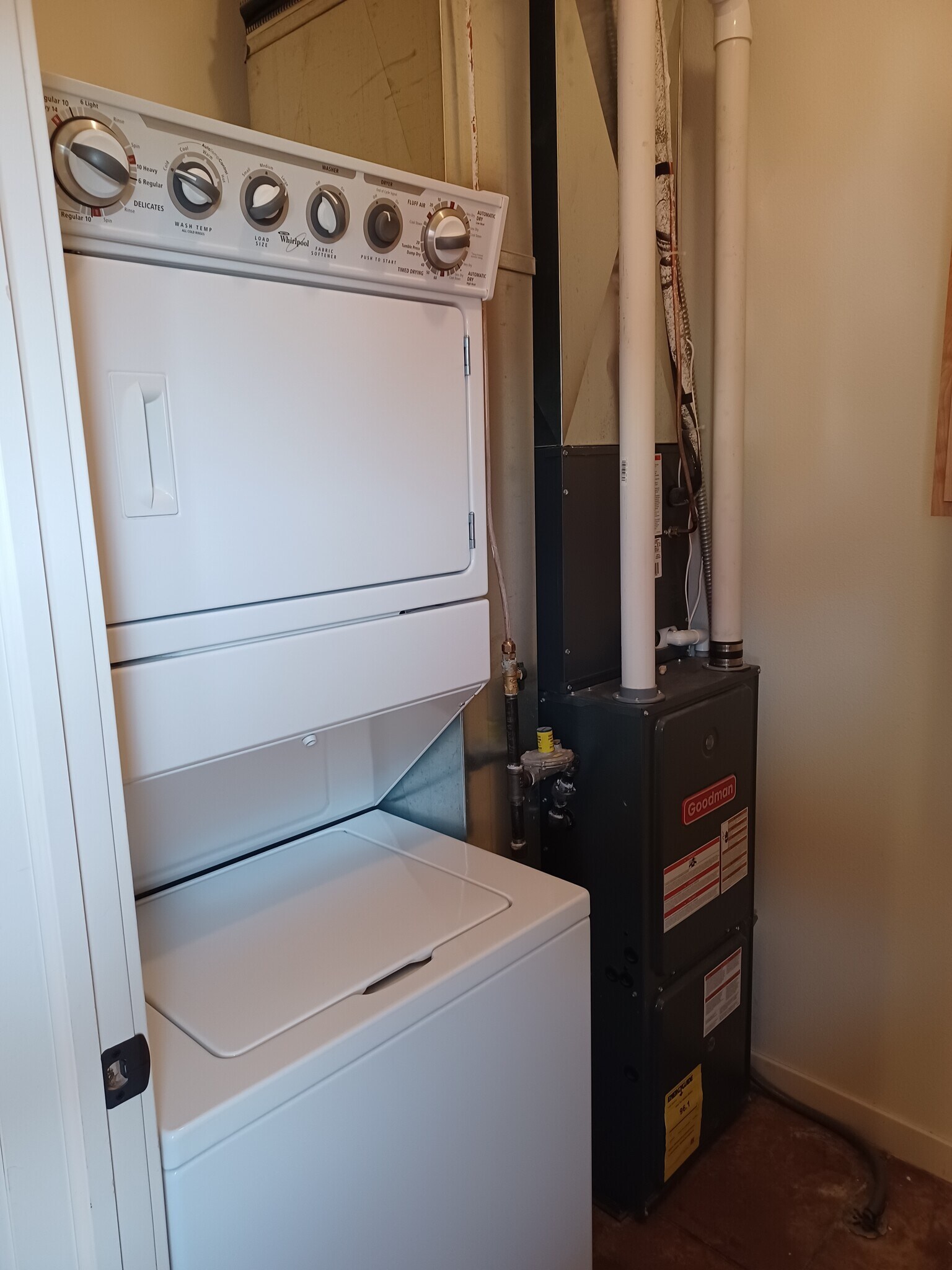 washer/dryer in unit, central air - 2320 Peters Dr