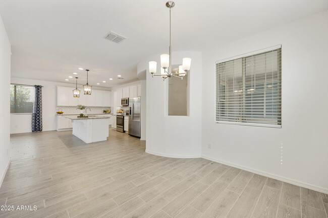 Building Photo - 5854 S Del Rancho