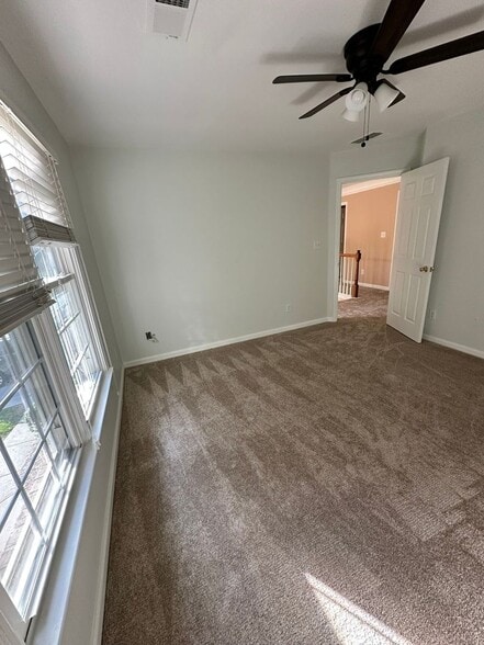 Building Photo - 420 White Rose Trce