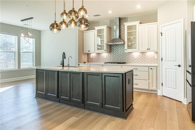 Building Photo - 7950 Welch Mill