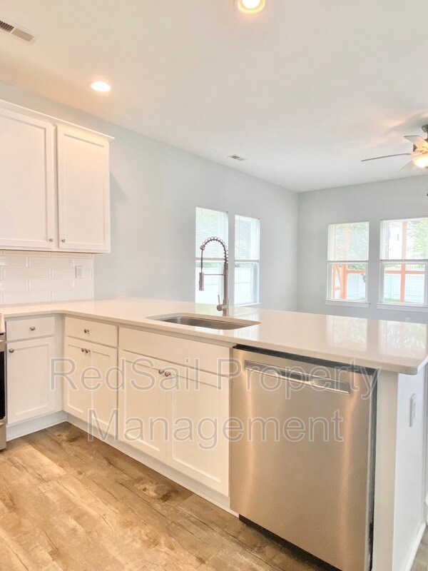 Building Photo - 112 Thalia Rd