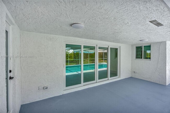 Building Photo - 9125 SE Karin St