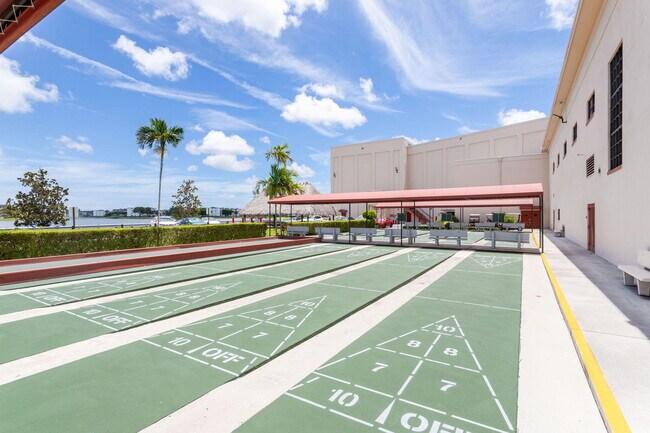 Building Photo - 104 Mansfield C