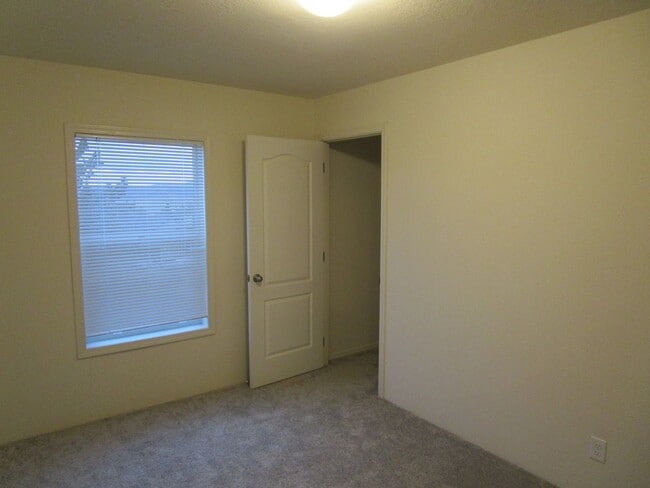 Building Photo - *PRICE IMPROVEMENT* Newer Home in Ochoco West Subdivision - Available Now!