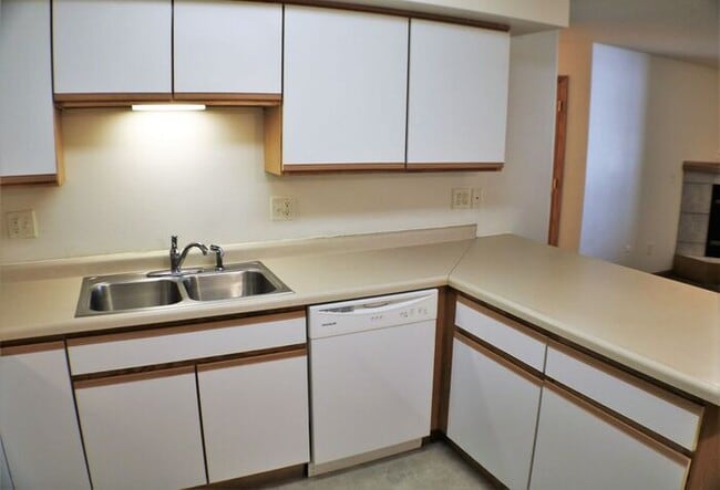 Building Photo - $1,395 | 2 Bedroom, 2 Bathroom Condo | Pets Negotiable* | Available for July 1st, 2026 Move In!