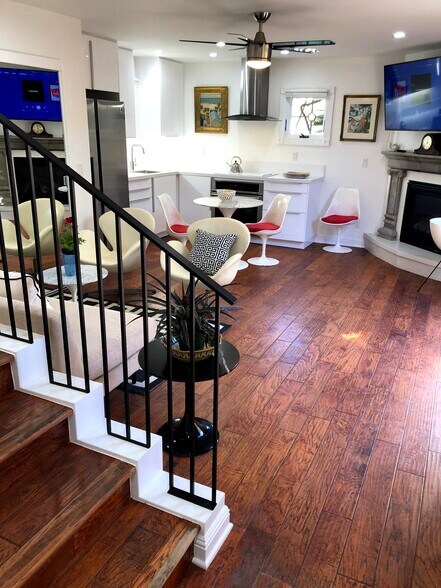 Open living area - 5143 Shore Dr