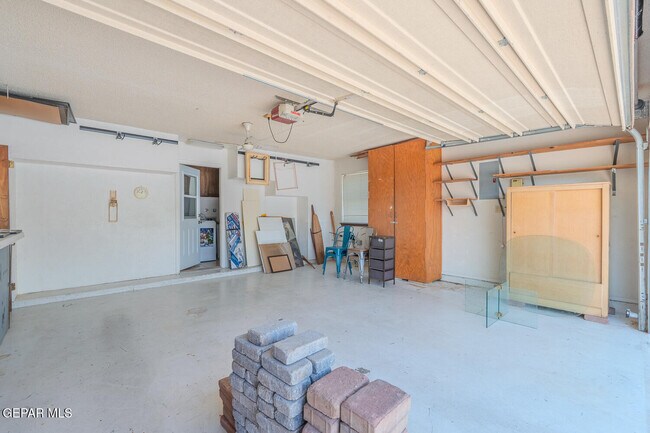 Building Photo - 6815 Villa Hermosa Dr