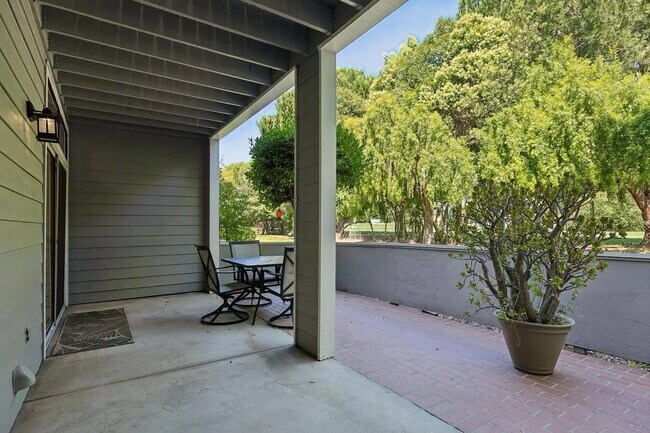 Building Photo - Stylish Golf Course Condo in North San Jose