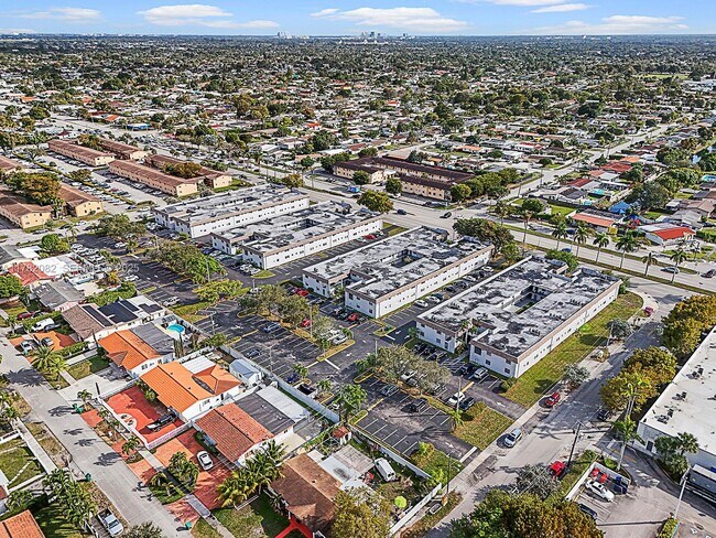 Building Photo - 10375 SW 40th St