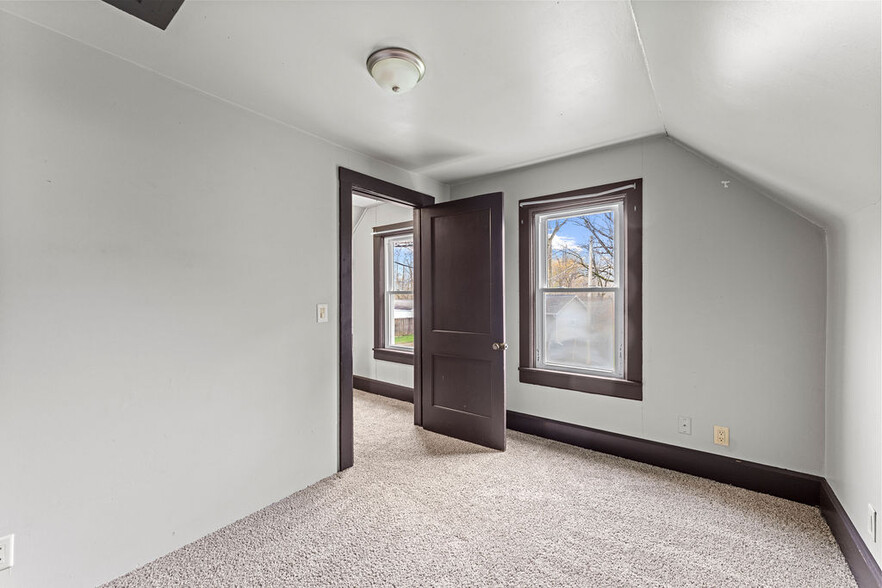 Building Photo - 1205 Shiocton St