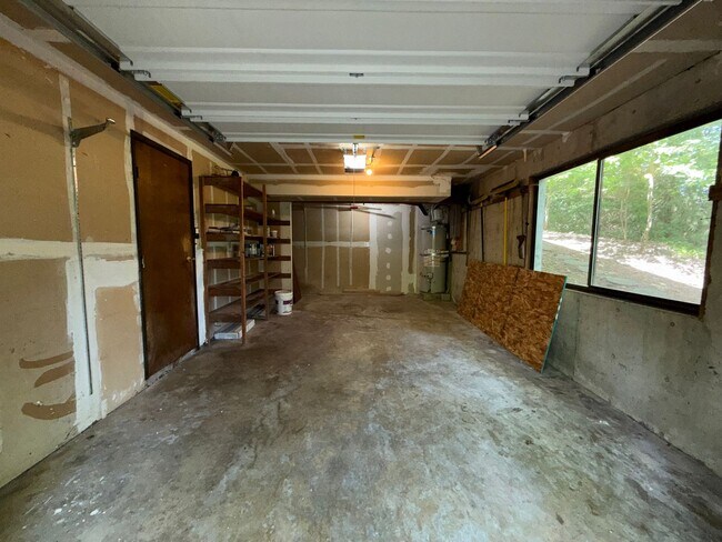 Building Photo - 3 Bed 2.5 Bath in the Heart of Bellevue