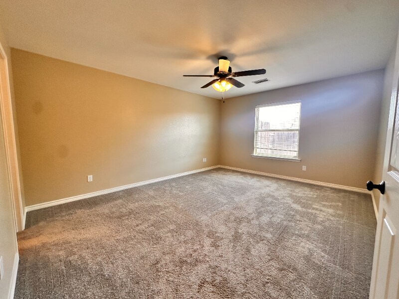 Building Photo - 5205 Graceland Dr
