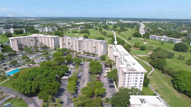 Building Photo - 2661 S Course Dr