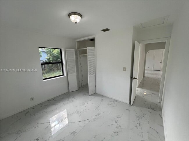 Building Photo - 1763 Lauderdale Manor Dr