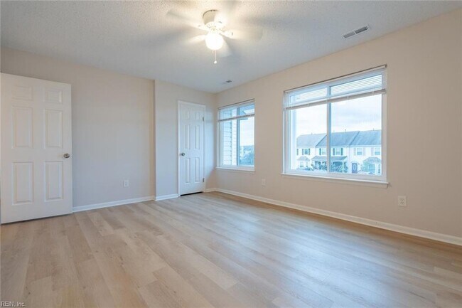 Building Photo - 1567 Sword Dancer Dr