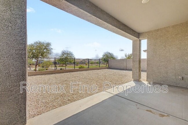 Building Photo - 15543 W Desert Hollow Dr