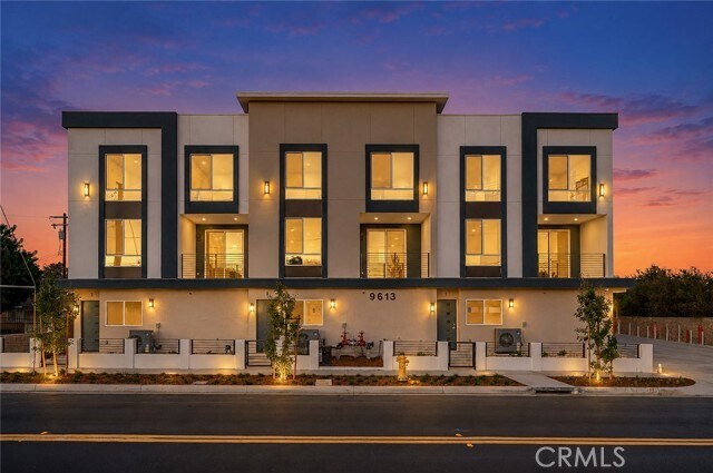 Building Photo - 9613 Juniper Ave