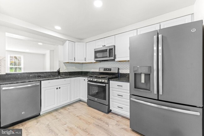 Building Photo - 1246 Seminole Dr