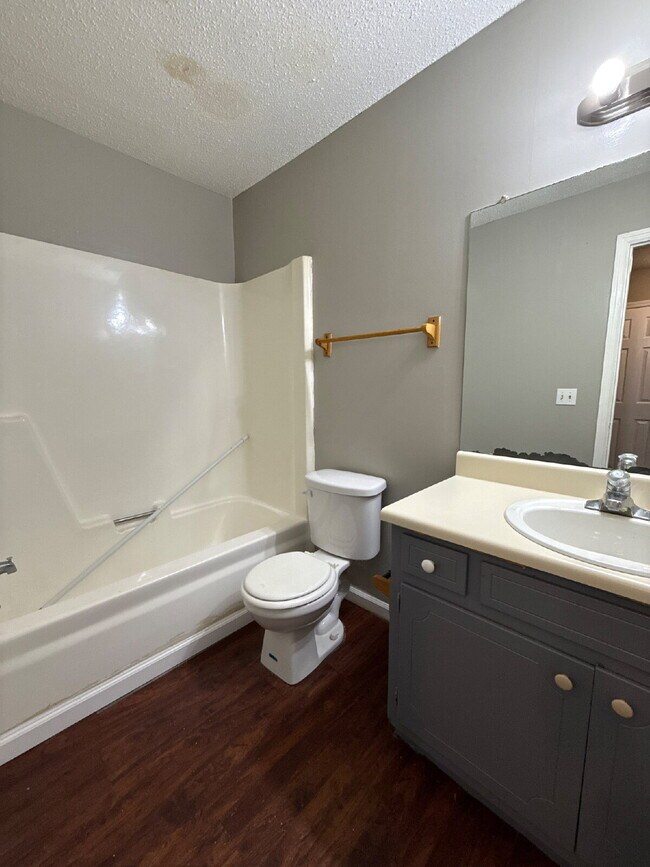 Building Photo - "Spacious 2-Bed, 2-Bath Haven on Bonnell Drive – Comfort and Convenience in Huntsville!"